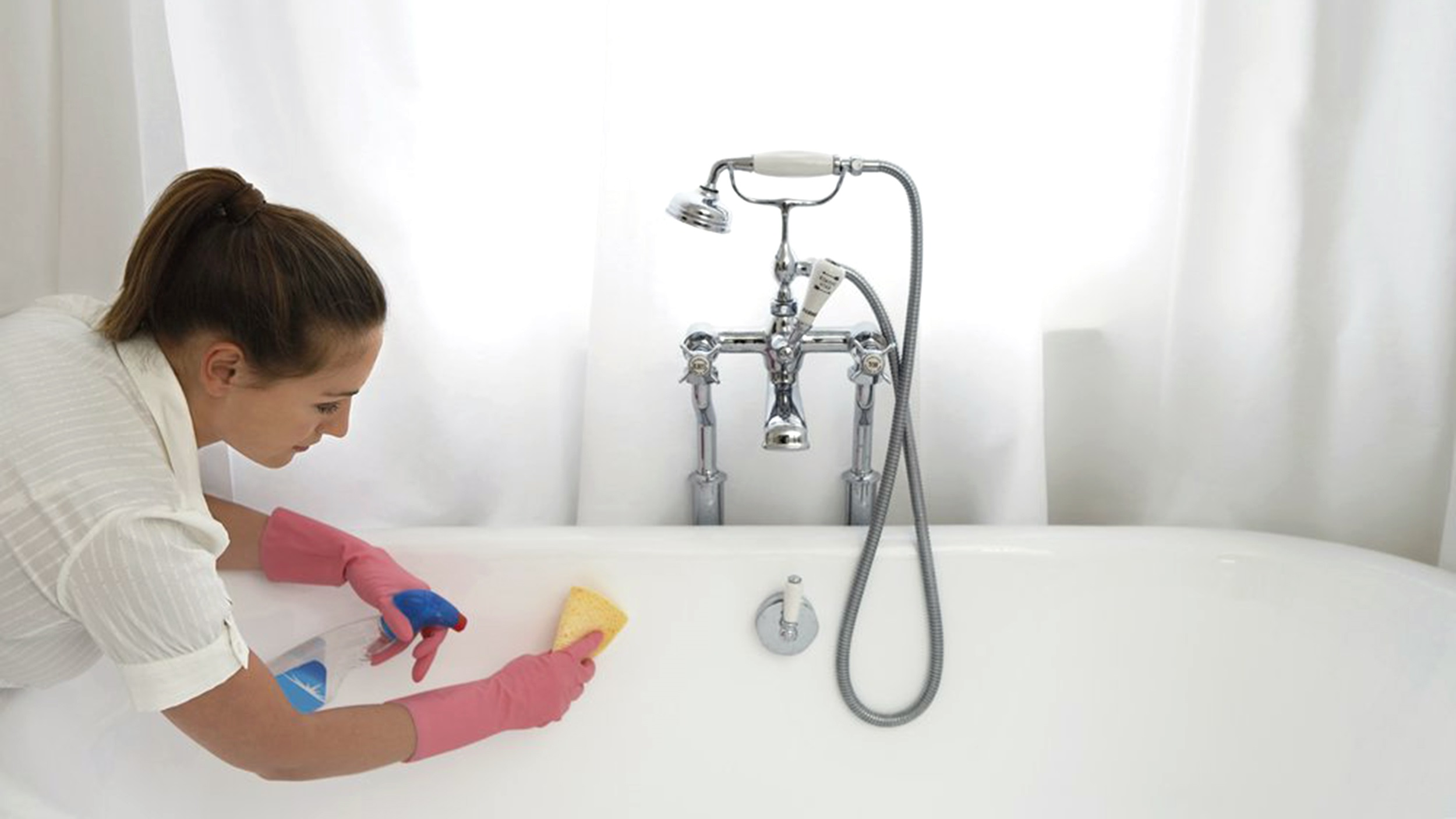 Bathroom Spring Cleaning the Tub