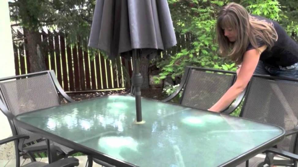 Cleaning-outdoor-glass-furniture