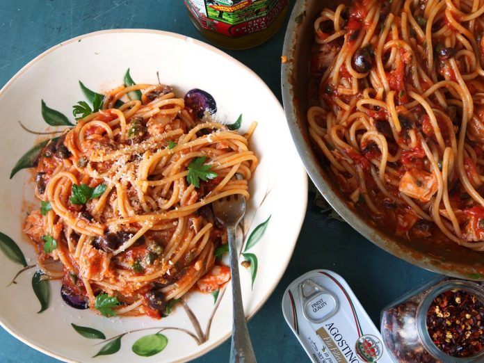 Delicious-spaghetti-dinner-time-home-made-pasta