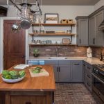 Kitchen cabinets: a compromise