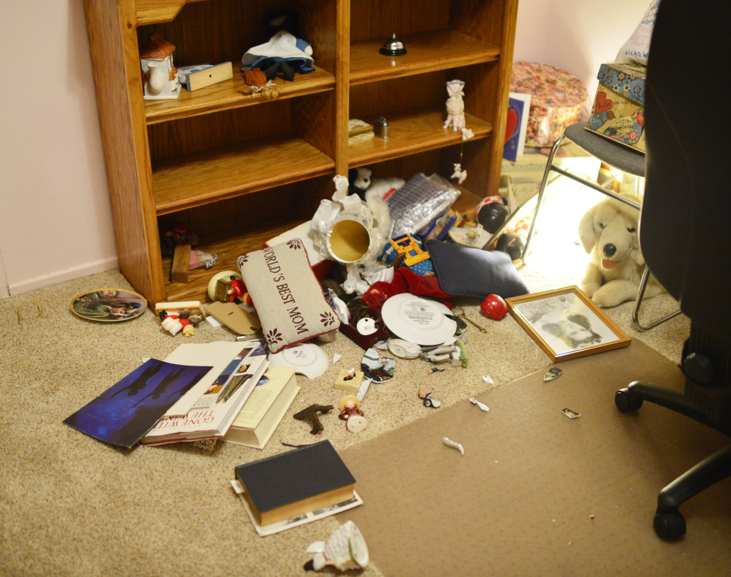 dangers-of-open-shelving-natural-disasters