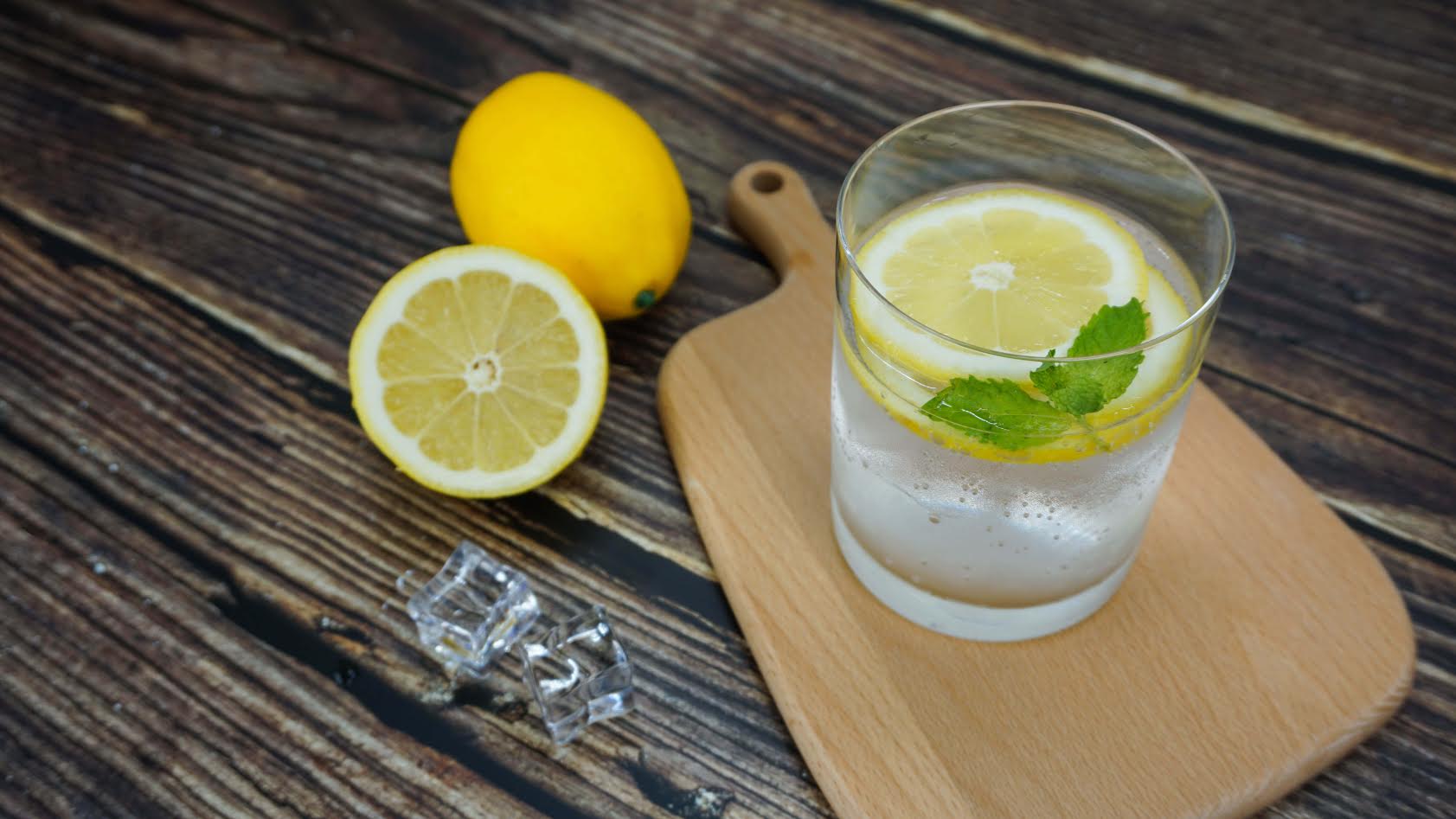 benefits of drinking lemon water in the morning 2 - Advantages of Lemon Water in the Morning